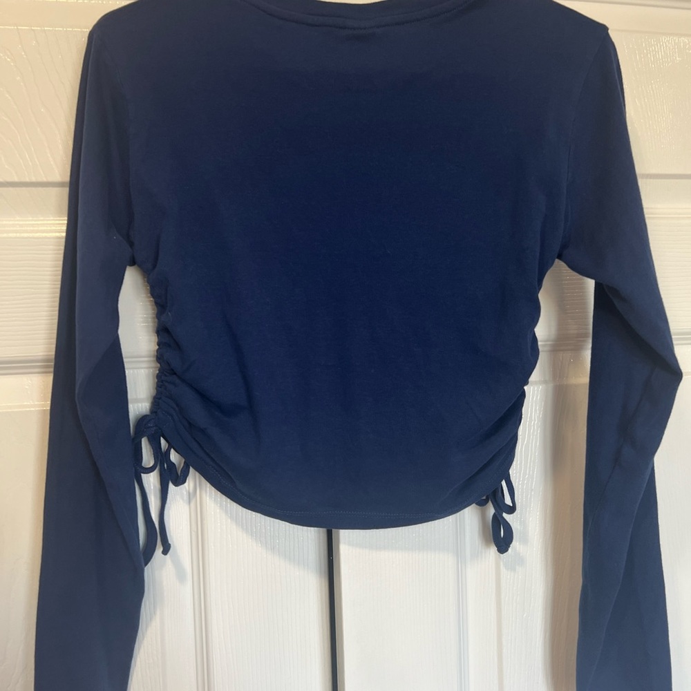 Urban Outfitters women’s long sleeve crop top with butterfly design. Size M - Picture 8 of 9
